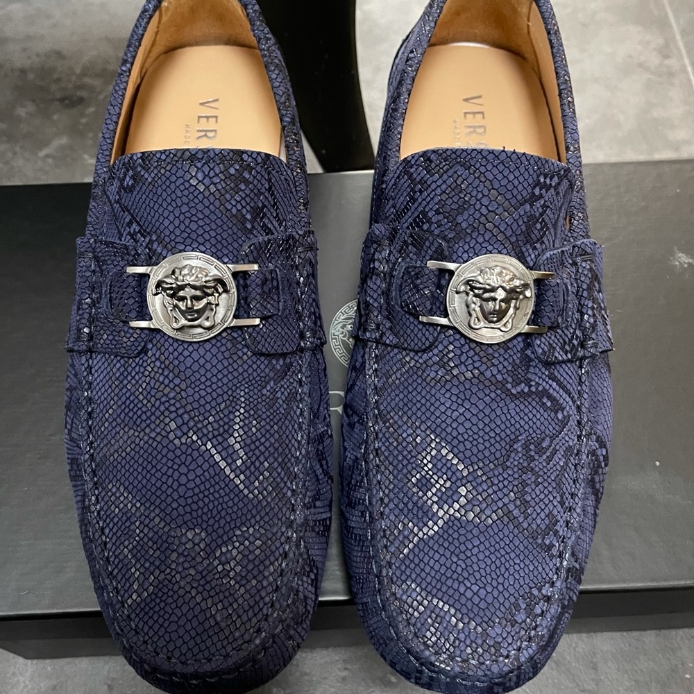 Versace men’s snake embossed blue loafers 8.5
